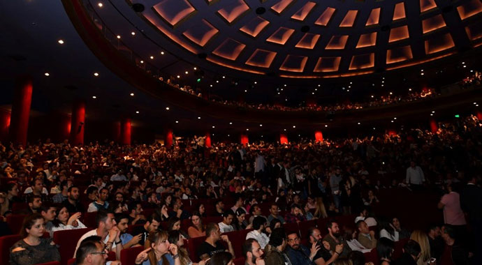 Cem Yılmaz şehit çocukları için sahneye çıktı Cem Yılmaz şehit çocukları için sahneye çıktı