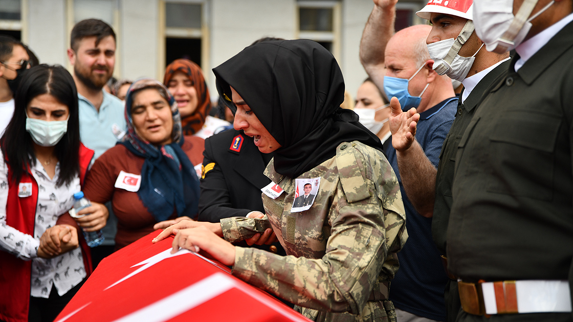 Pençe-Şimşek şehidi son yolculuğuna uğurlandı