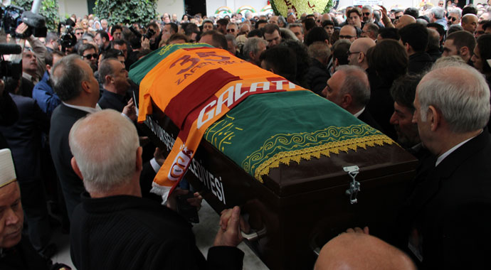 Demet Akbağ'ın eşi Zafer Çika, gözyaşları ile uğurlandı