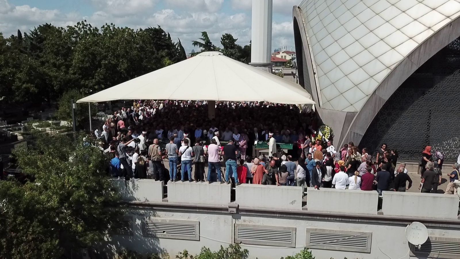 Usta oyuncu Süleyman Turan son yolculuğuna uğurlandı