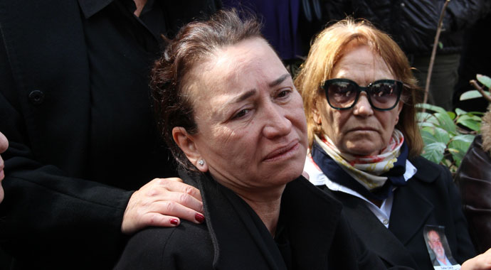 Demet Akbağ'ın eşi Zafer Çika, gözyaşları ile uğurlandı