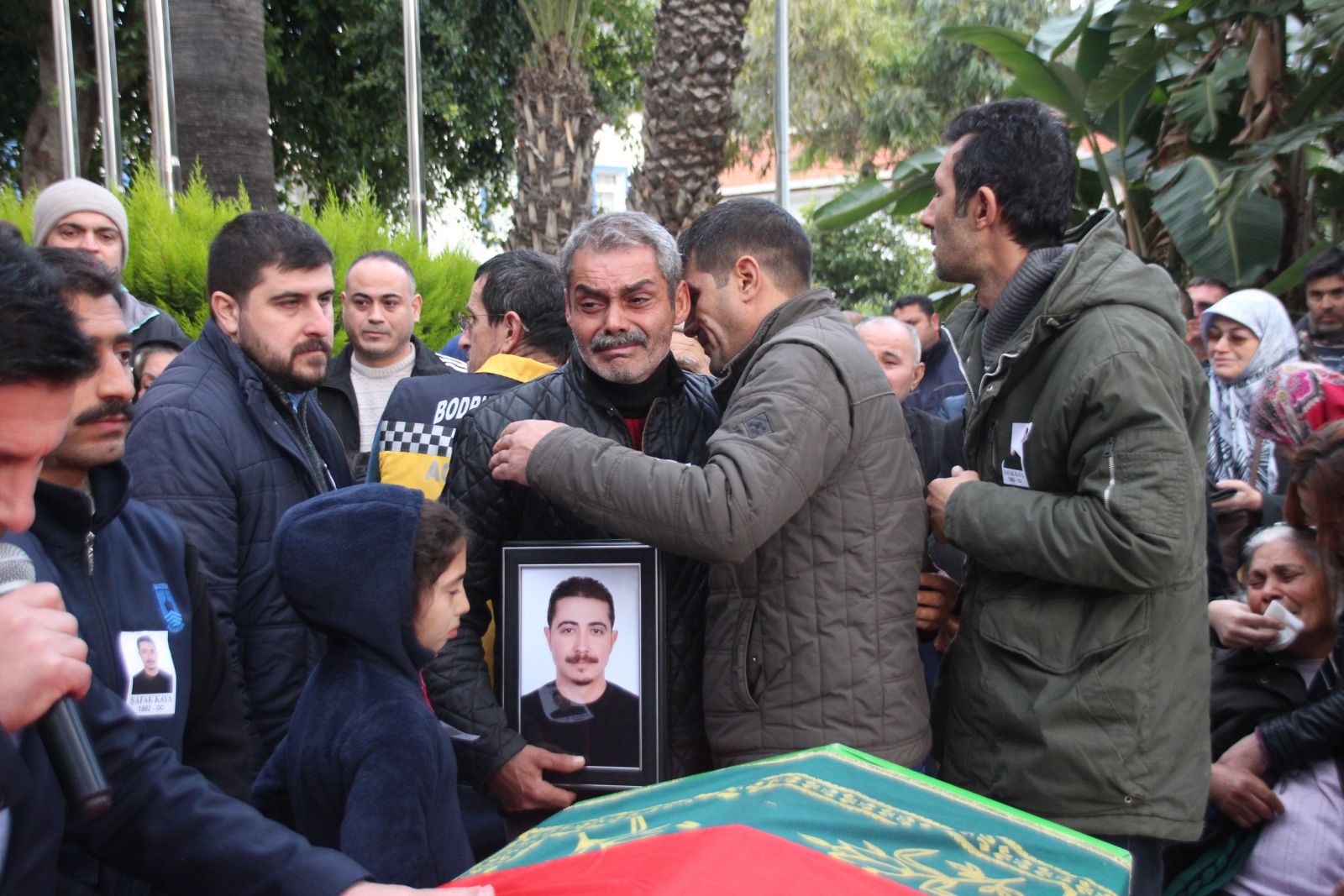 Belediye çalışanının cenazesinde çocuklarının feryadı yürekleri dağladı