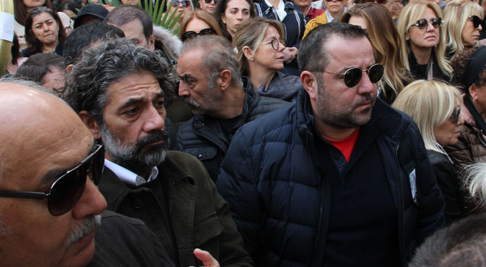 Demet Akbağ'ın eşi Zafer Çika, gözyaşları ile uğurlandı