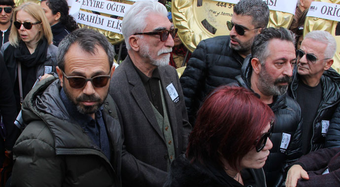 Demet Akbağ'ın eşi Zafer Çika, gözyaşları ile uğurlandı