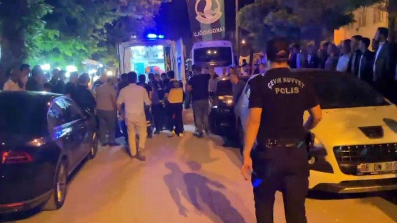 Cengiz Kurtoğlu konserinde silahlı kavga: Yaralı ve gözaltı var Cengiz Kurtoğlu konserinde silahlı kavga: Yaralı ve gözaltı var