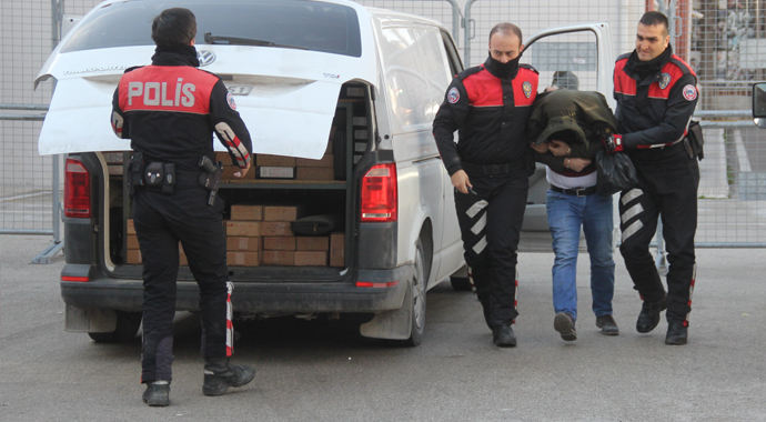 Ticari araçtan cephanelik çıktı