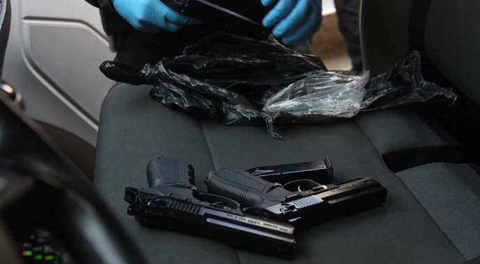 Ticari araçtan cephanelik çıktı