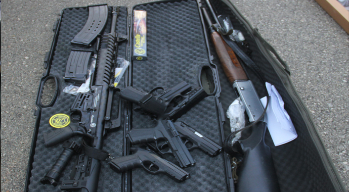 Ticari araçtan cephanelik çıktı