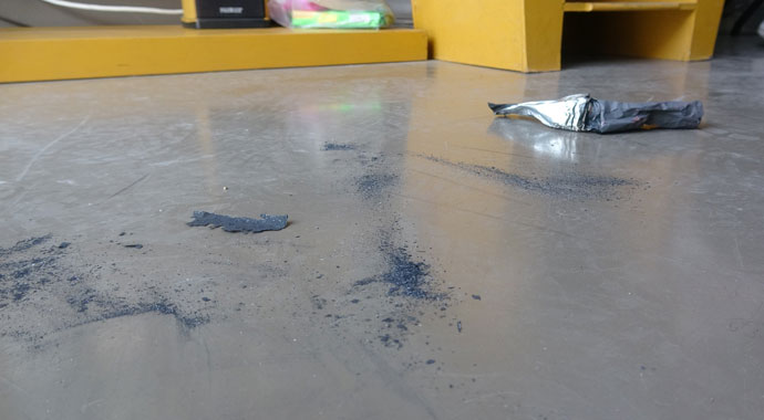 Cep telefonu bataryası bomba gibi patladı