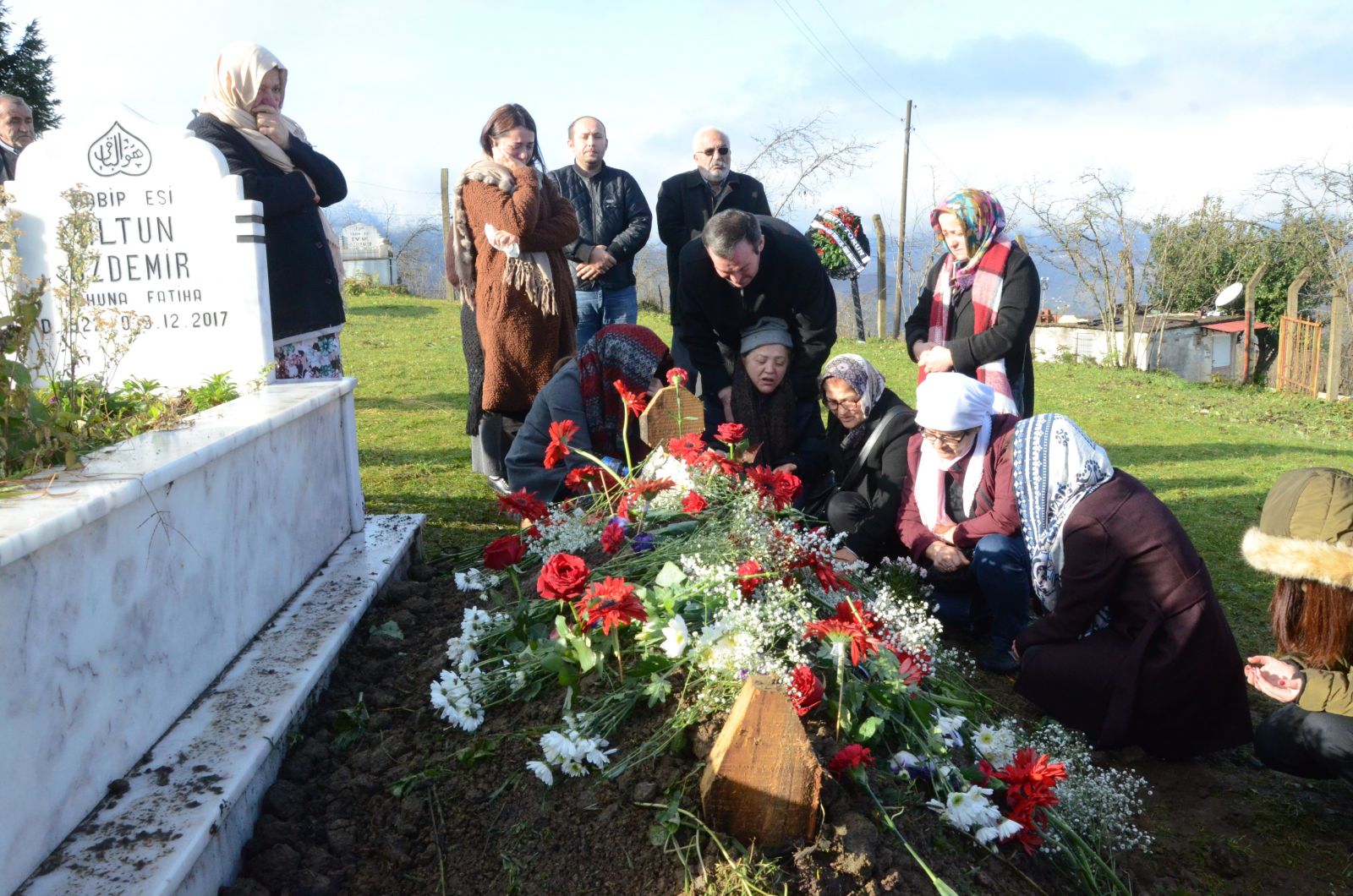 Ceren Özdemir doğum gününde mezarı başında anıldı