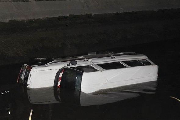 Ceset çıkarılırken böyle izlediler