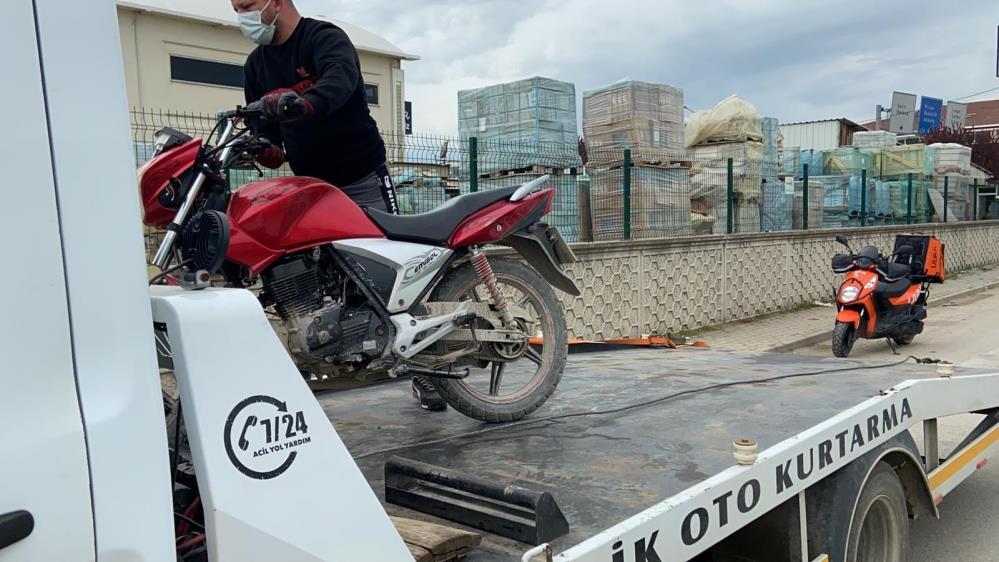 Polisten kaçarken devrilen motosikletten düşen sürücüye ceza yağdı