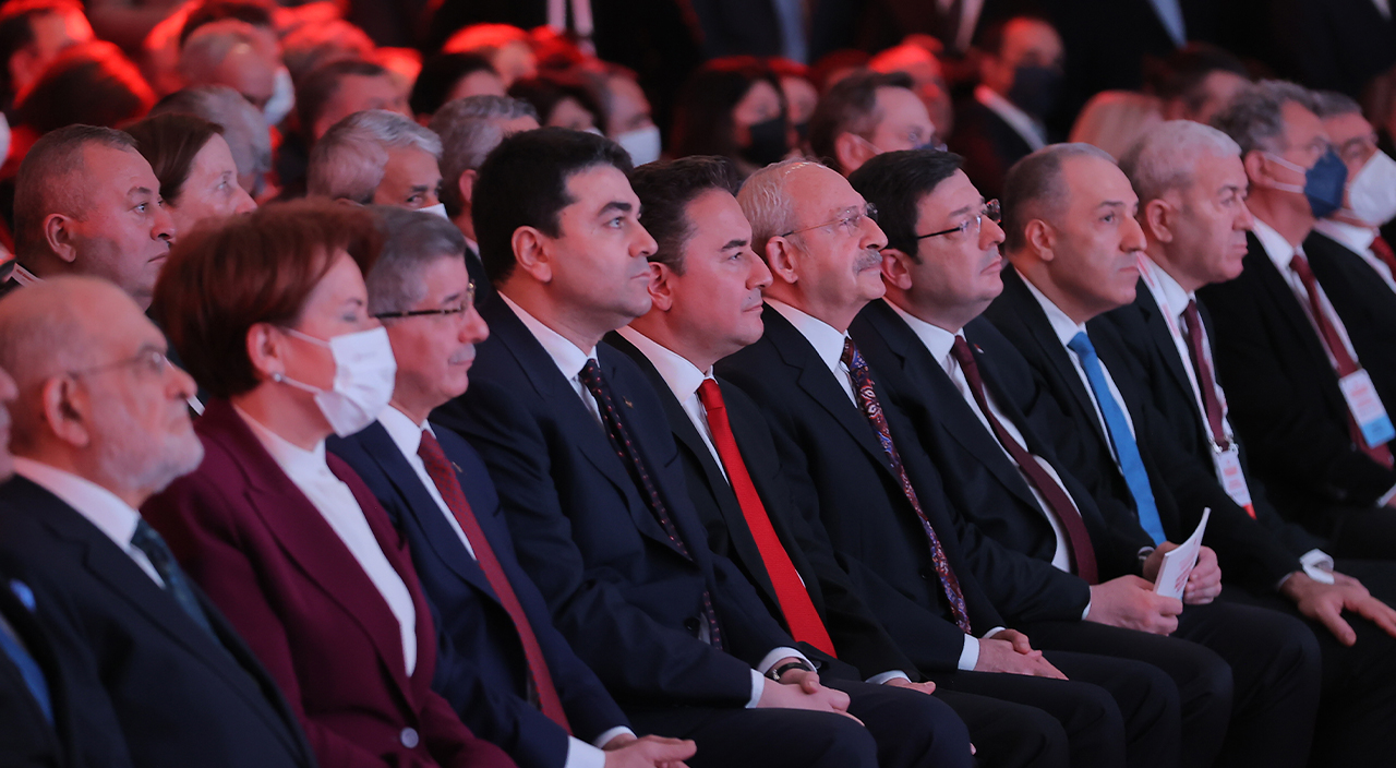 6 parti lideri ortak metin imzaladı