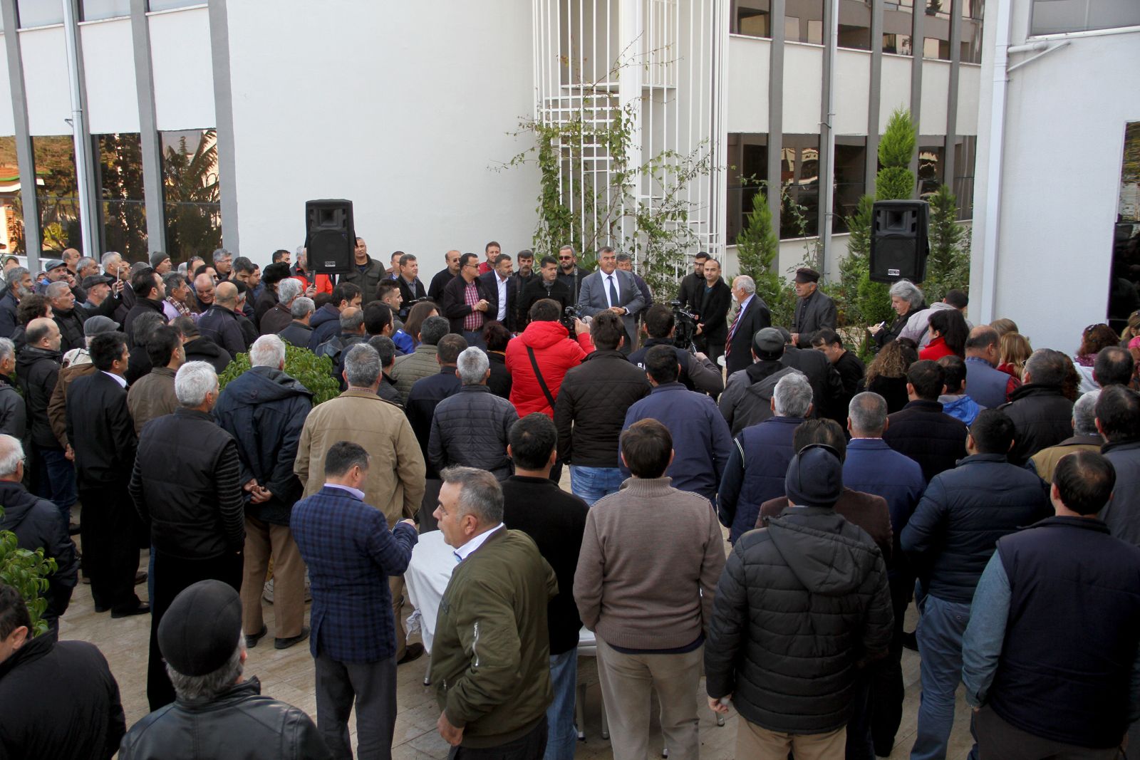 CHP'li aday adayı 400 kişiyle birlikte istifa etti