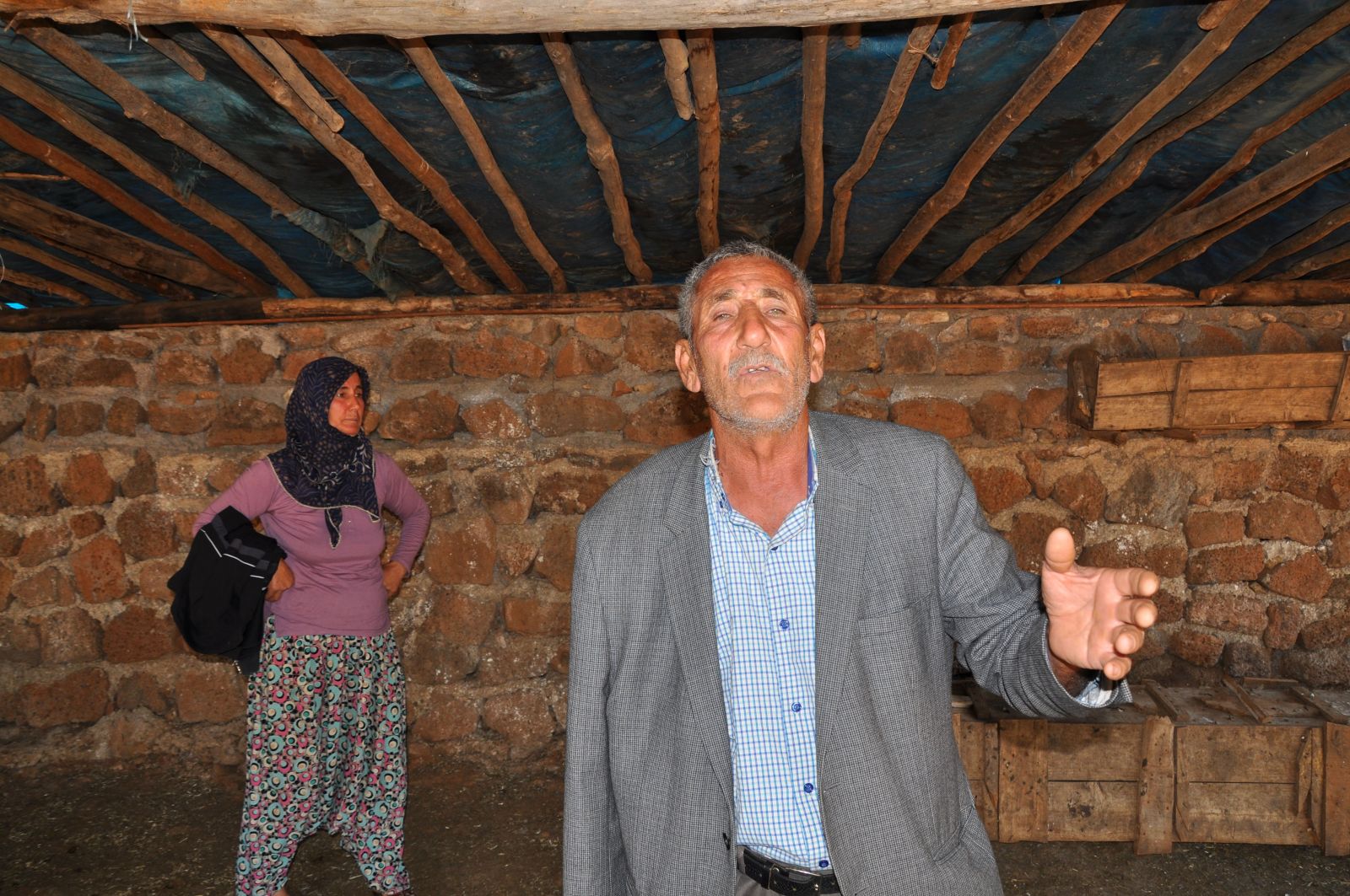 İnekleri çalınan çift yıkıldı