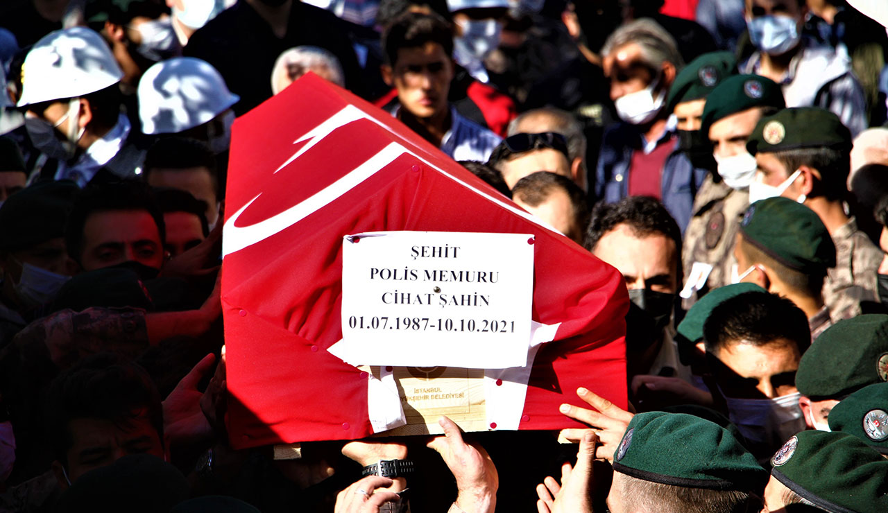 Şehit polisler dualarla uğurlandı