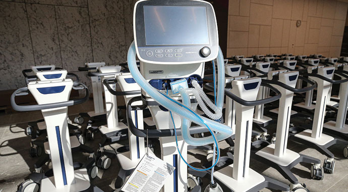 Koronavirüsle mücadelede kullanılacak solunum cihazlarının ilk partisi ulaştı