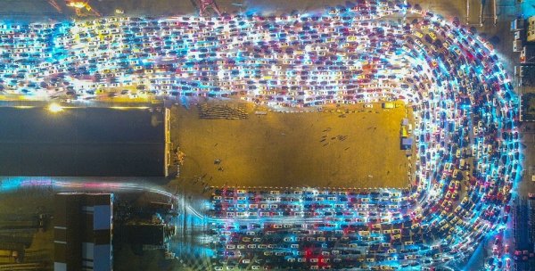 Böyle trafik görülmedi! 10 bin araç, 50 bin kişi...