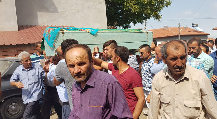 Kadın mezara, koca cezaevine...