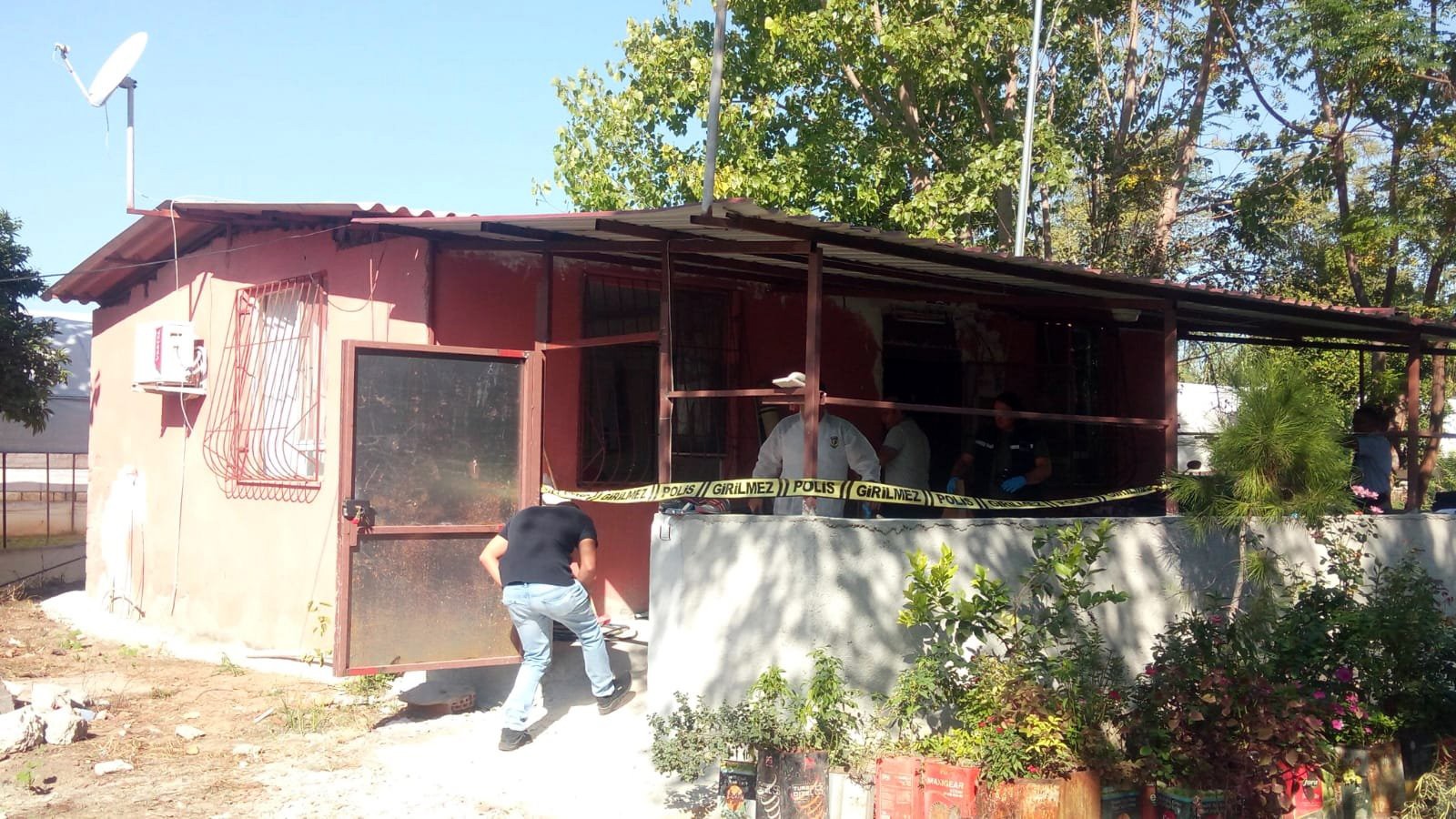 Vahşi cinayetin ayrıntıları çıktı! 'Annem hiç kıpırdamıyor'