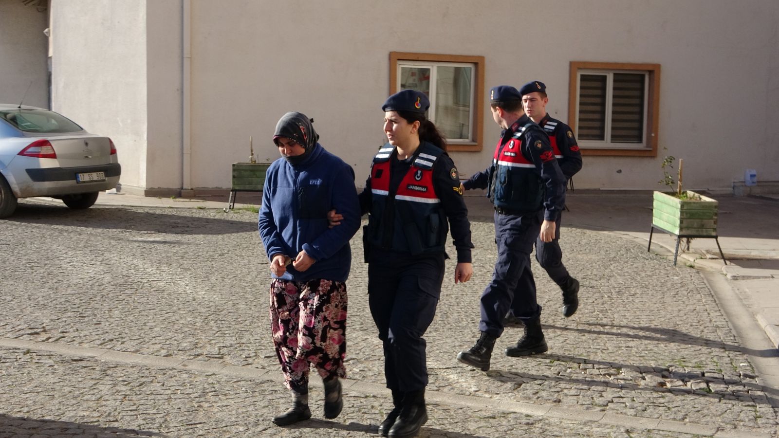 Koyun otlatma cinayetinde anne ve kızı tutuklandı