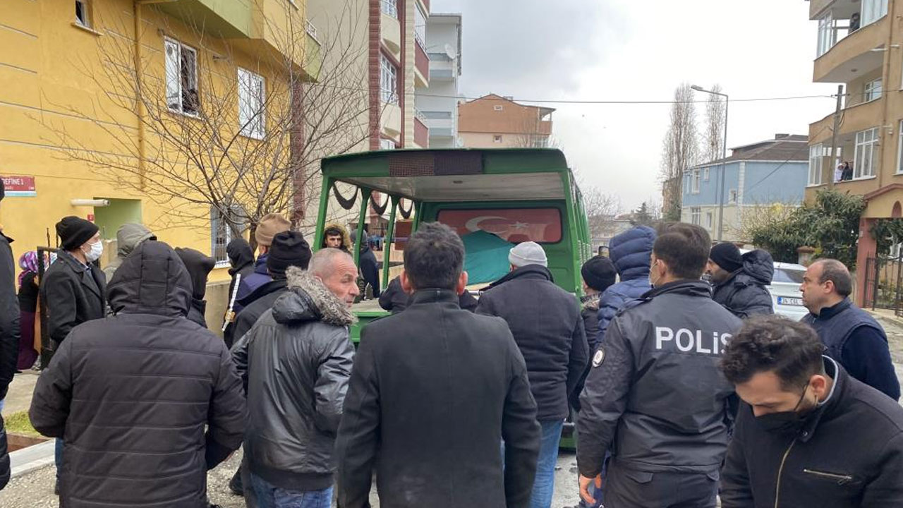Feci olay! Babasına kurşun yağdırıp, cesedinin başında bekledi