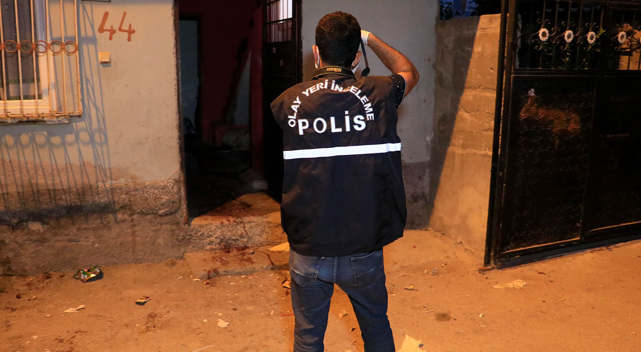 Adana'da cinnet dehşeti! Babasını dövdü, kardeşini öldürdü