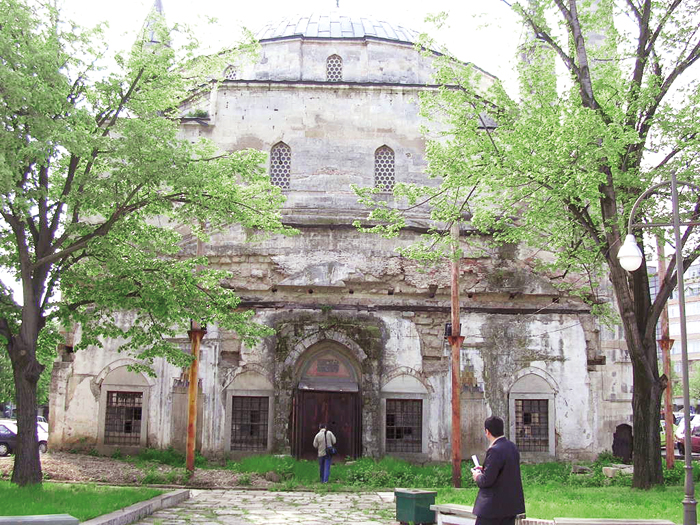 İki Osmanlı camisi yıkılmak üzere