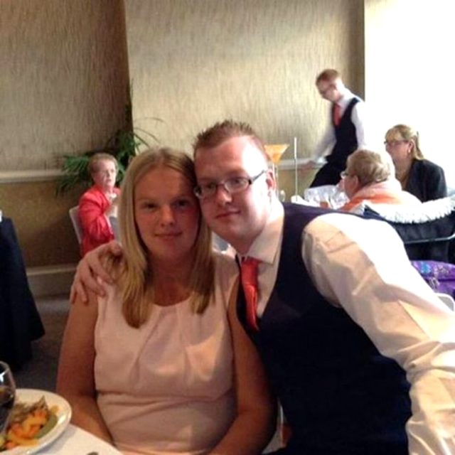 Çocuğuna Jelli şekerleme alan baba içinden çıkan tırnağı görünce büyük şok yaşadı