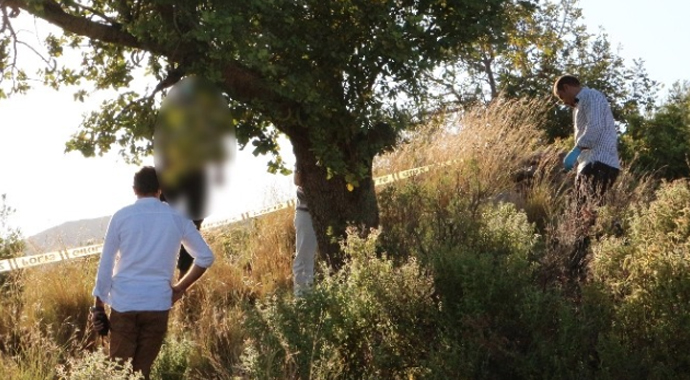 Eşine boynunda ip bağlı fotoğrafını gönderip intihar etti