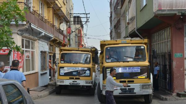 Çöp evden 2 kamyon çöp çıktı