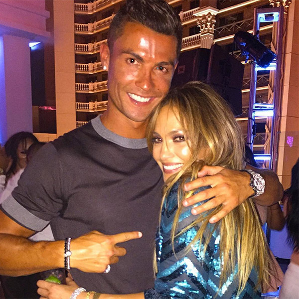 Ronaldo ile Jennifer Lopez'in dikkat çeken yakınlaşması