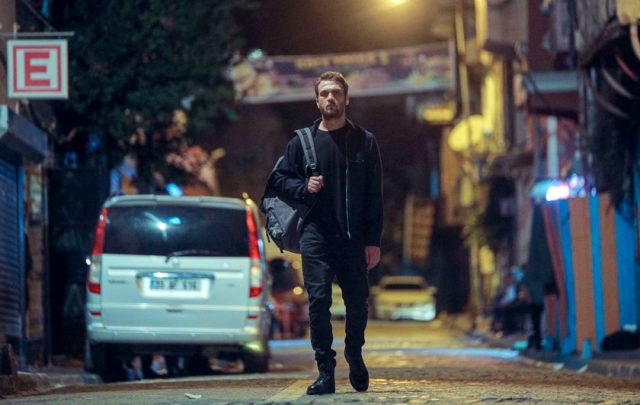 Çukur'a damga vuran sahne! Yamaç Koçavalı, mahalleden kovuldu