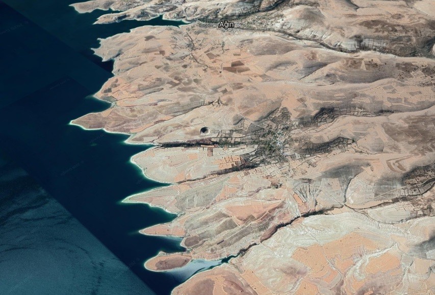Elazığ'daki 40 metre derinliğindeki 500 metre genişliğindeki Kup çukurunun gizemi çözüldü! Elazığ'daki 40 metre derinliğindeki 500 metre genişliğindeki Kup çukurunun gizemi çözüldü!