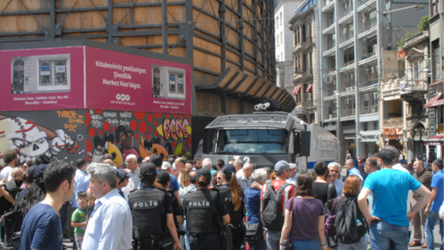 HDP İstiklal'de olay çıkarttı, polis müdahale etti