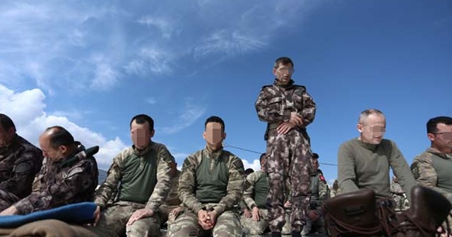 JÖH, PÖH ve Güvenlik Korucuları aynı safta cuma namazında