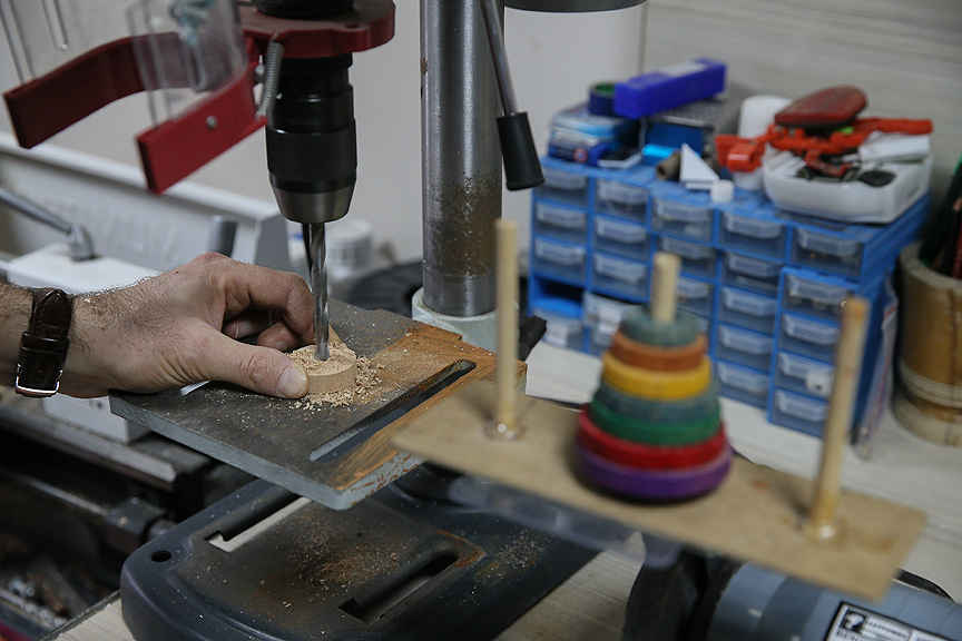 'Kamyon lastiği' fikriyle eğitim için oyuncak üretmeye başladı