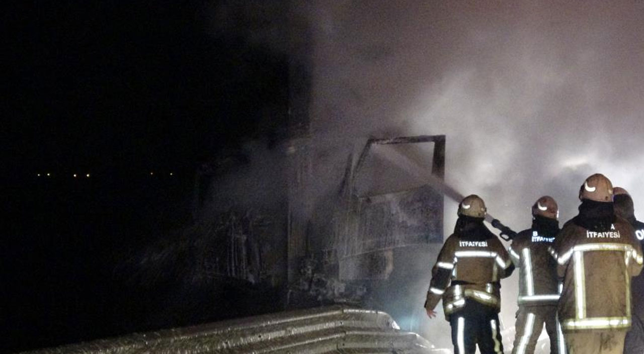 Bursa’da feci kaza: Sıkıştıkları kamyonda yanarak can verdiler