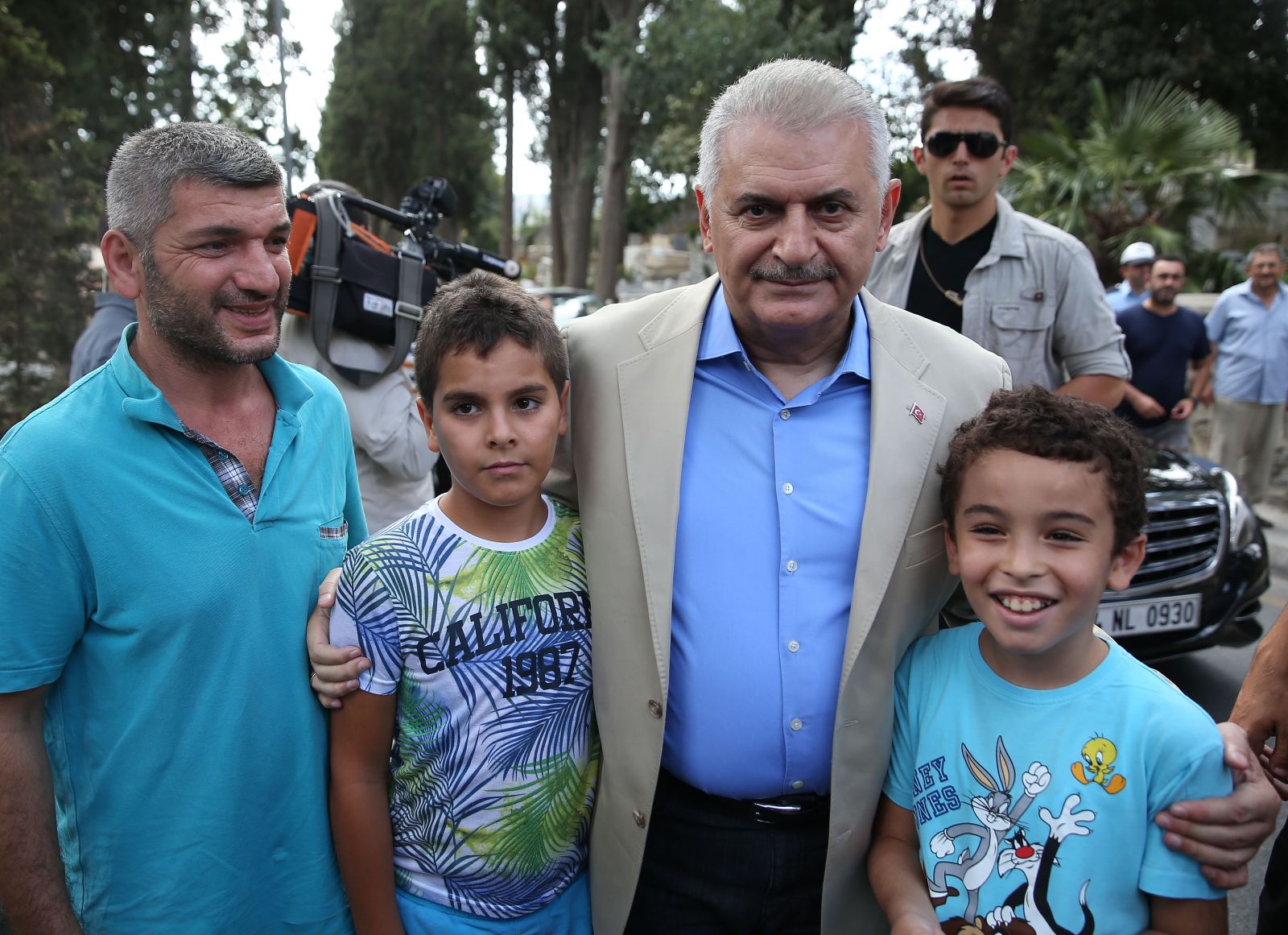 Başbakan Yıldırım, 15 Temmuz şehitlerinin mezarlarını ziyaret etti