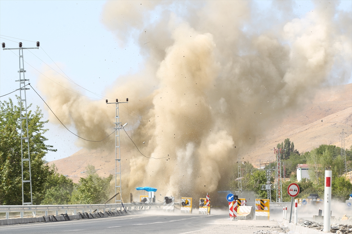 Tunceli'de yola döşenmiş patlayıcı infilak edildi