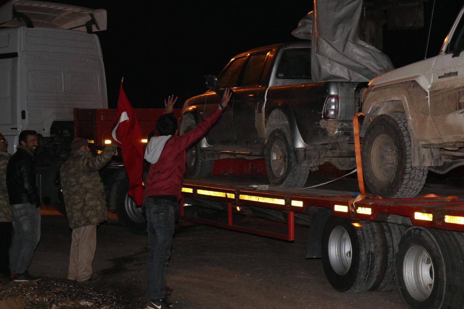 ÖSO doçkalarıyla Afrin sınırında