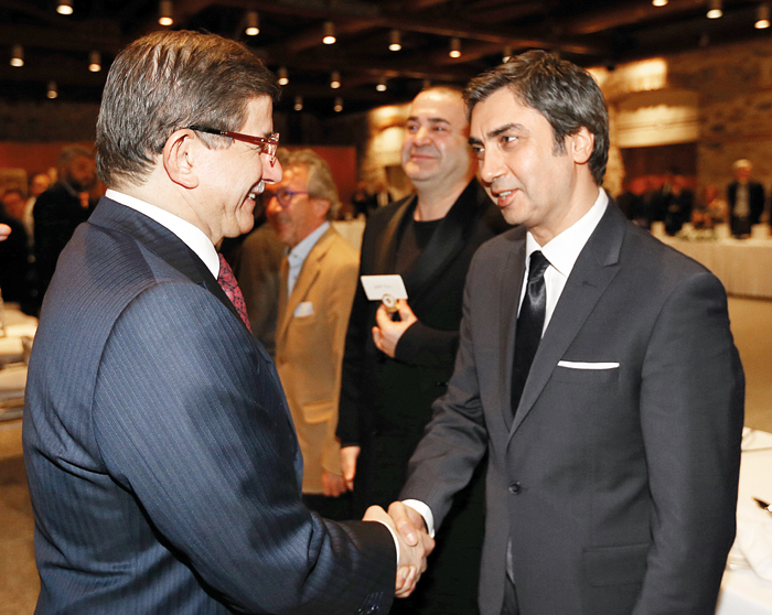 Sanatçılarla dostane bir meclis! Sanatçılarla dostane bir meclis!