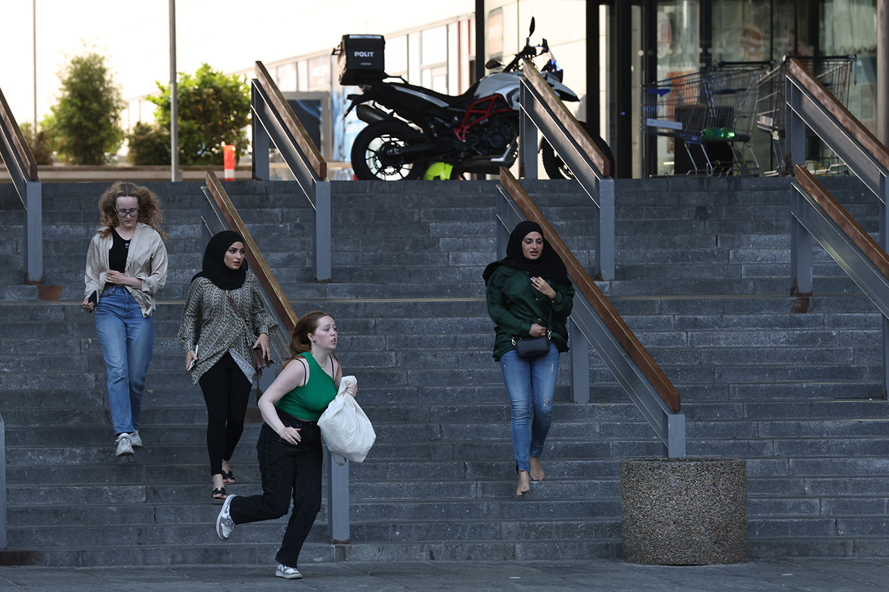 Danimarka'da AVM'de silahlı saldırı: Çok sayıda ölü var