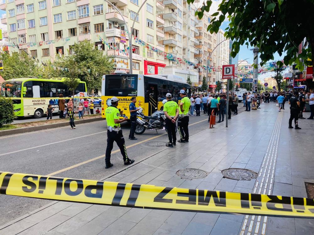 Diyarbakır'da feci ölüm! Otobüse sıkışan elbisesi sonu oldu