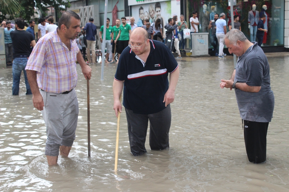 Denizli'de yollar göle döndü
