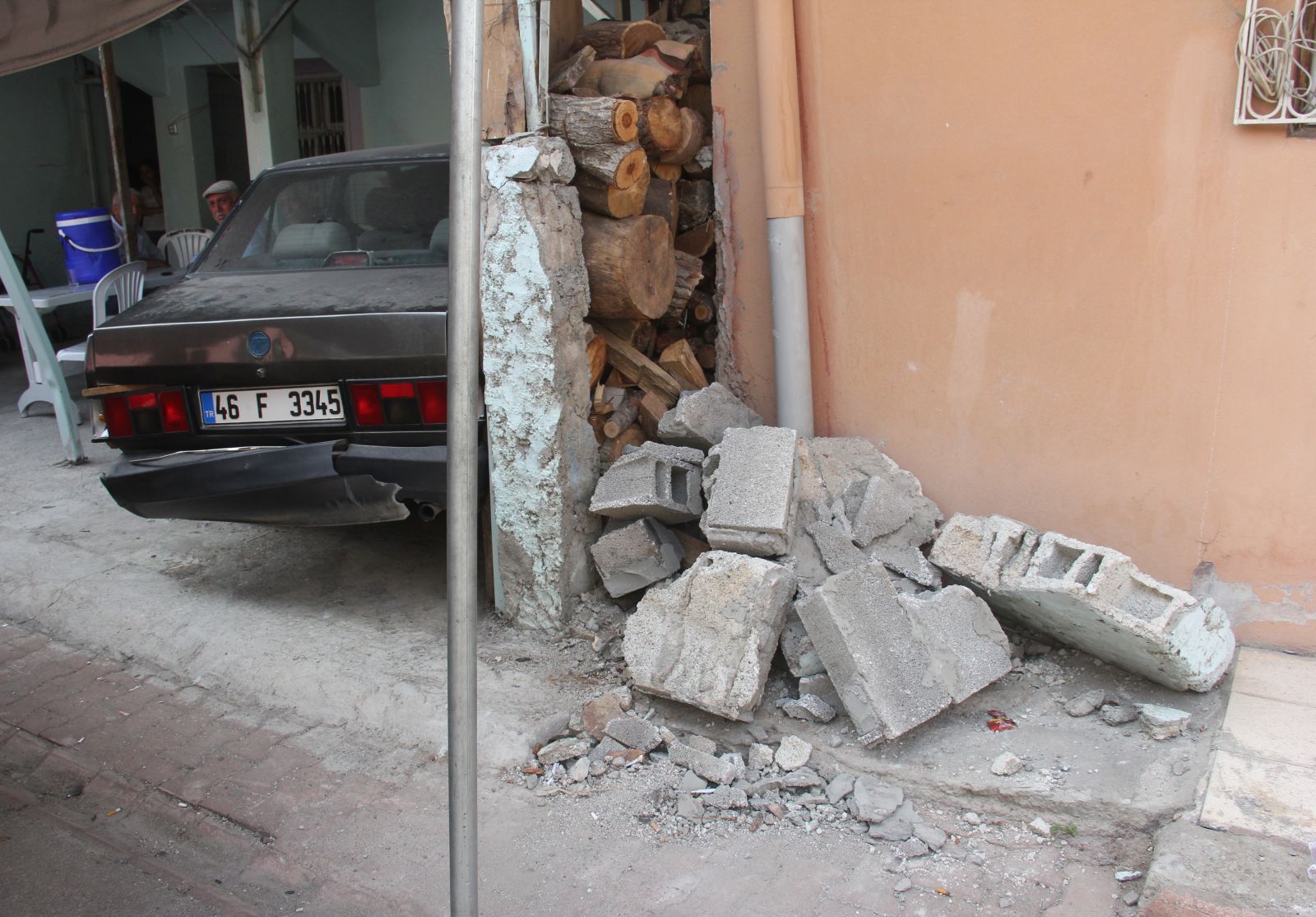 Acemi sürücü kaldırımda oturan iki kadını böyle öldürdü