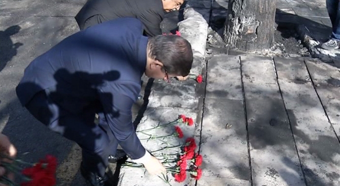 Başbakan Davutoğlu olay yerinde Başbakan Davutoğlu olay yerinde