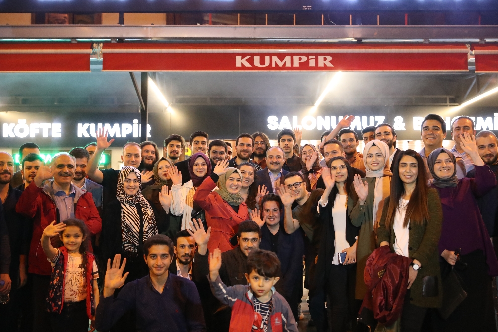 Bakan Varank’ın gençlere sahur daveti karşılıksız kalmadı