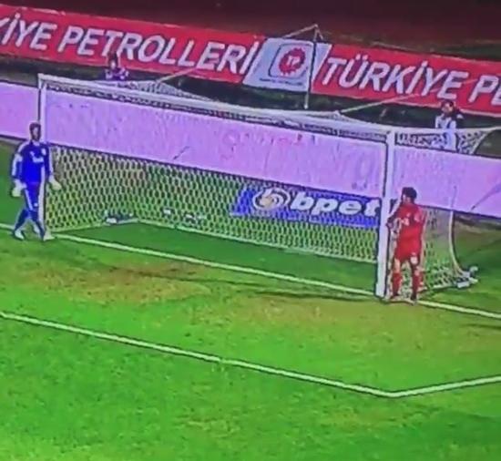 Volkan Demirel'e olay hareket!