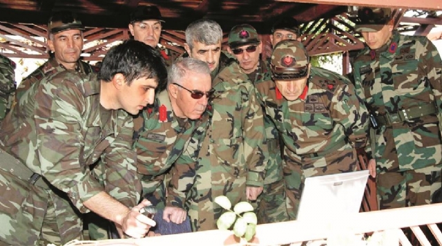 Cumhurbaşkanı Erdoğan'ın damadı Selçuk Bayraktar askerin gözcüsü çıktı